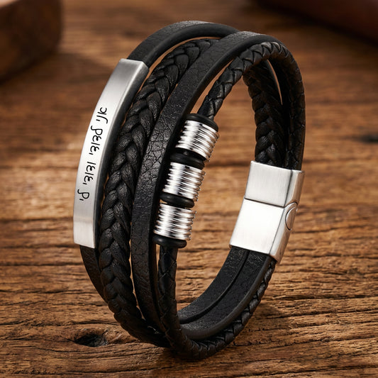 צמיד לגבר רב-שכבתי משולב חרוזים ועור – פלטת שם לחריטה