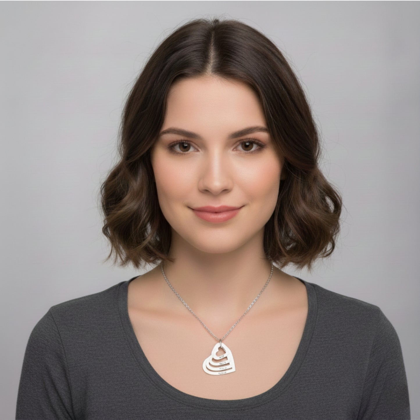 שרשרת לבבות בהתאמה אישית עם עד 4 חריטות שמות