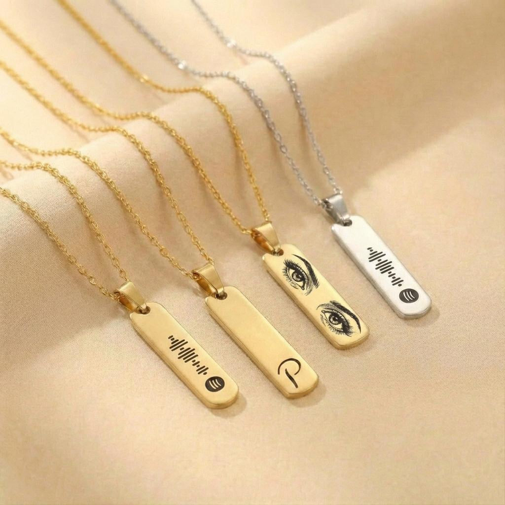 שרשרת תליון מלבנית עם חריטה אישית של אות השם