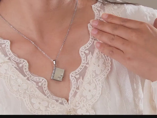 מתנה שרשרת תליון ספר חרוטה תכשיטי הודעה אישית