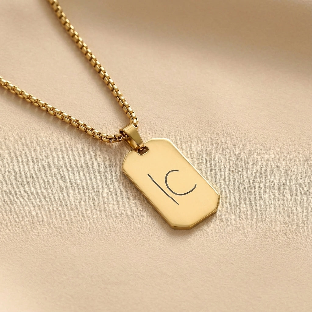 שרשרת לדבר מתומנת עם חריטה באותיות ראשונות של השם