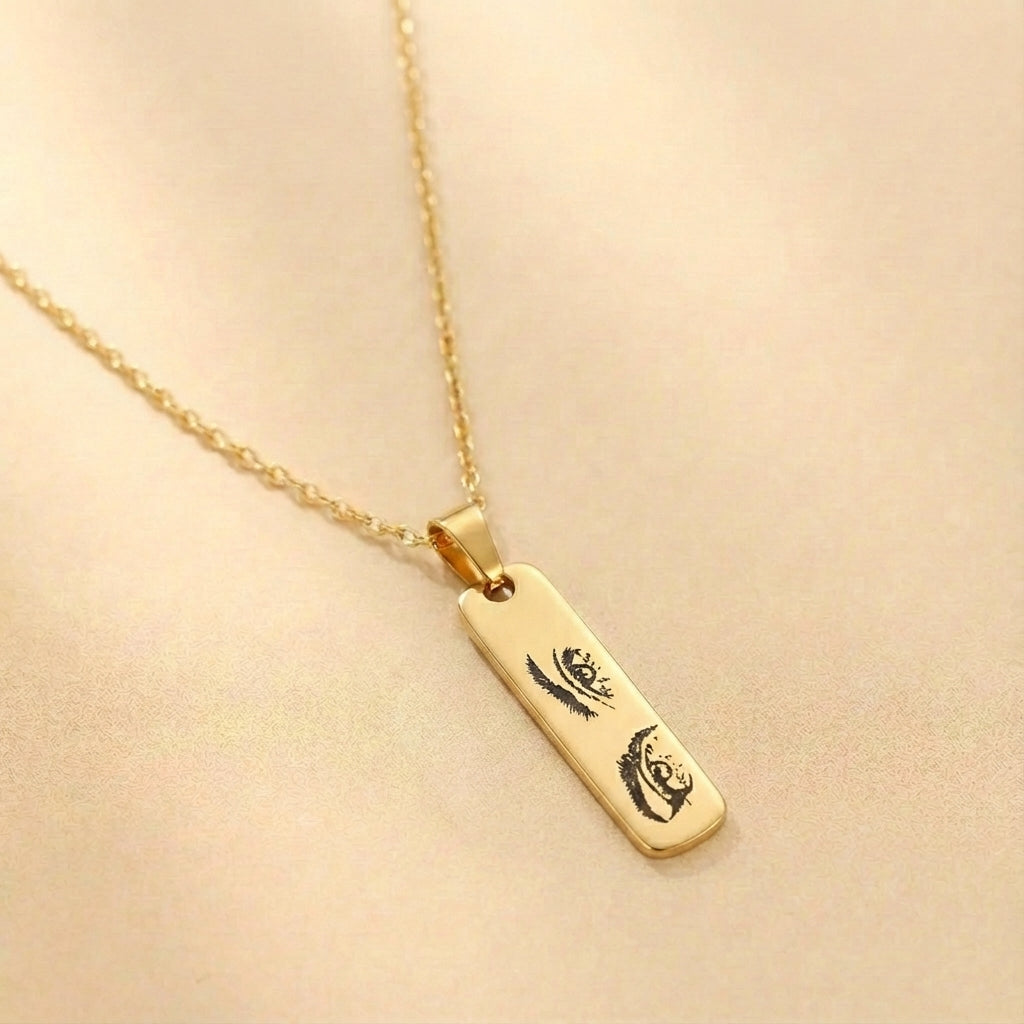 שרשרת תליון מלבנית עם חריטה אישית של תמונה של העין