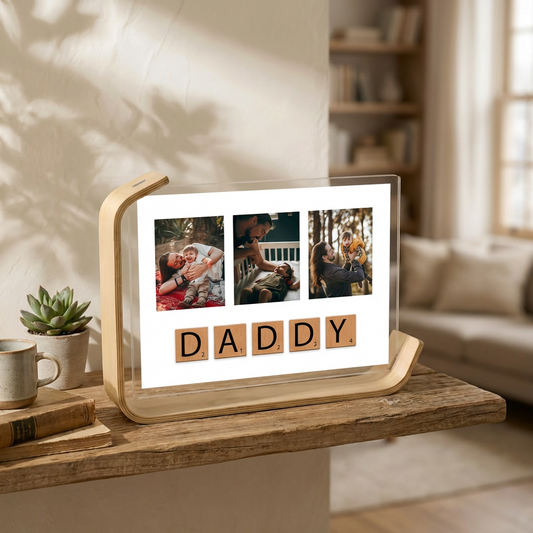 תמונת אותיות אבא (Daddy) בעיצוב אישי - מסגרת עץ מעוצבת