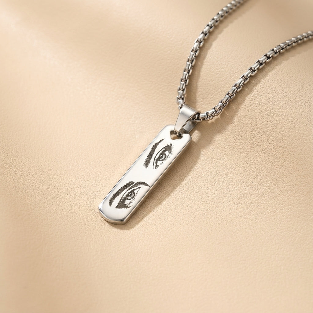 שרשרת תליון מלבנית עם חריטה אישית של תמונה של העין