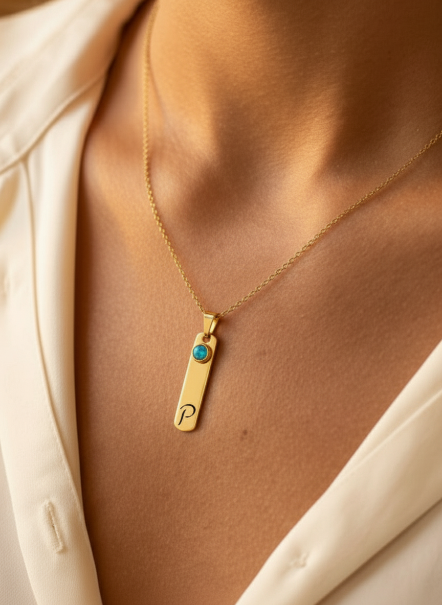 שרשרת תליון מלבנית עם חריטה אישית של אות השם Dream Gifts