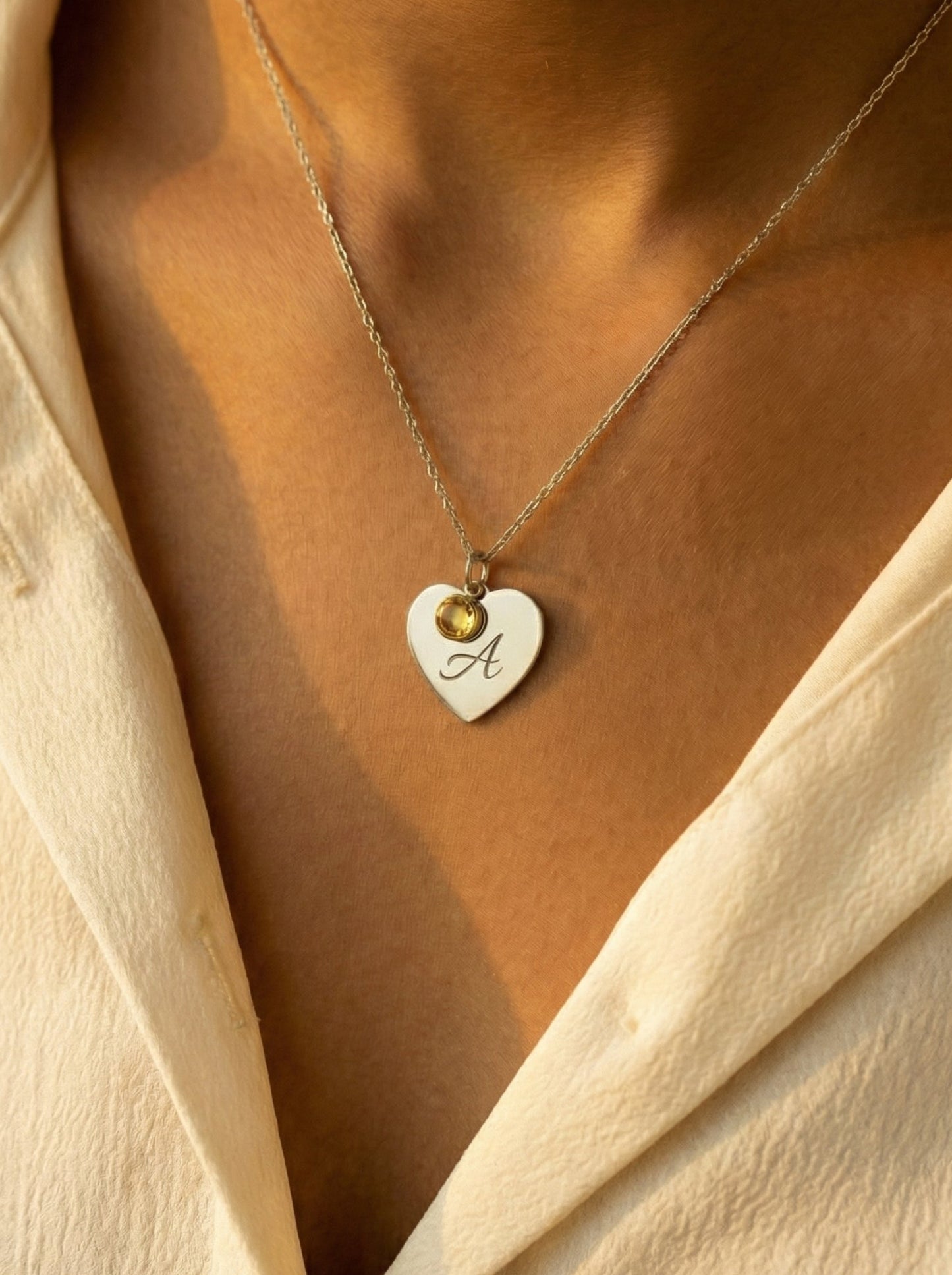 שרשרת לב עם חריטה של אות השם