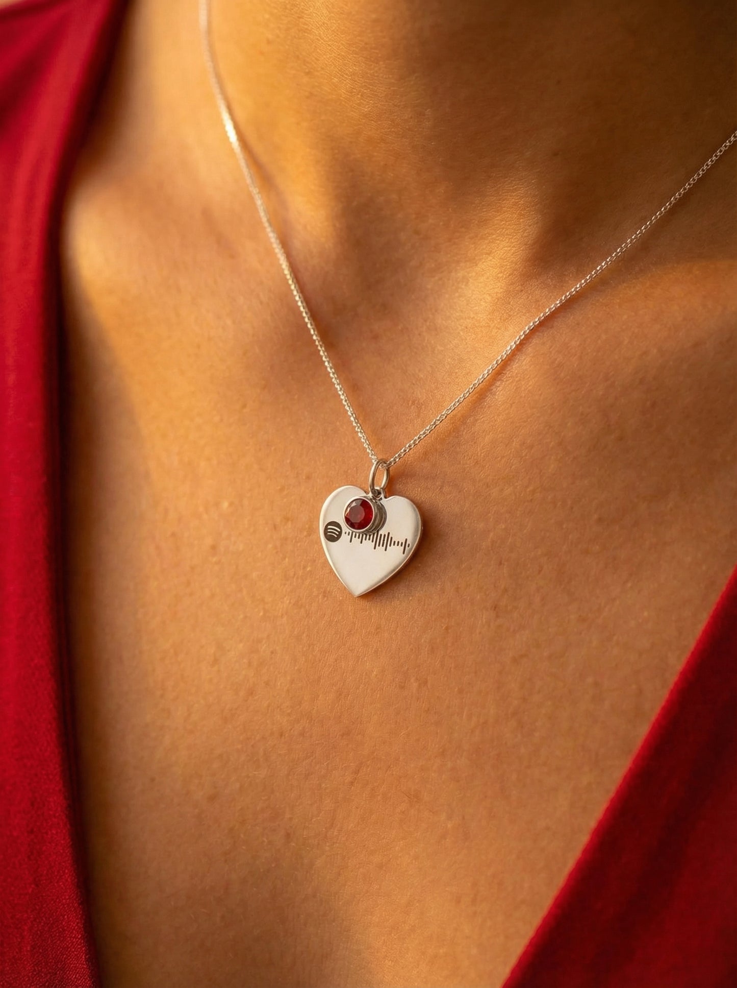 שרשרת לב כסף עם חריטת קוד ספוטיפיי