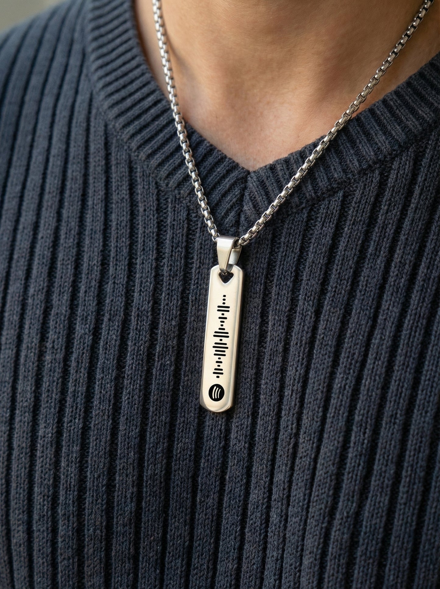 שרשרת תליון מלבנית עם חריטה אישית של קוד מוזיקה לספוטיפיי Dream Gifts