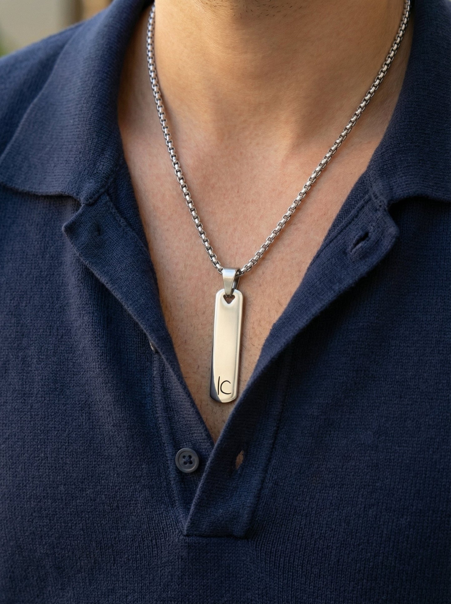 שרשרת תליון מלבנית עם חריטה אישית של אות השם Dream Gifts