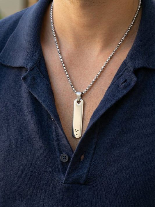 שרשרת תליון מלבנית עם חריטה אישית של אות השם - כסף