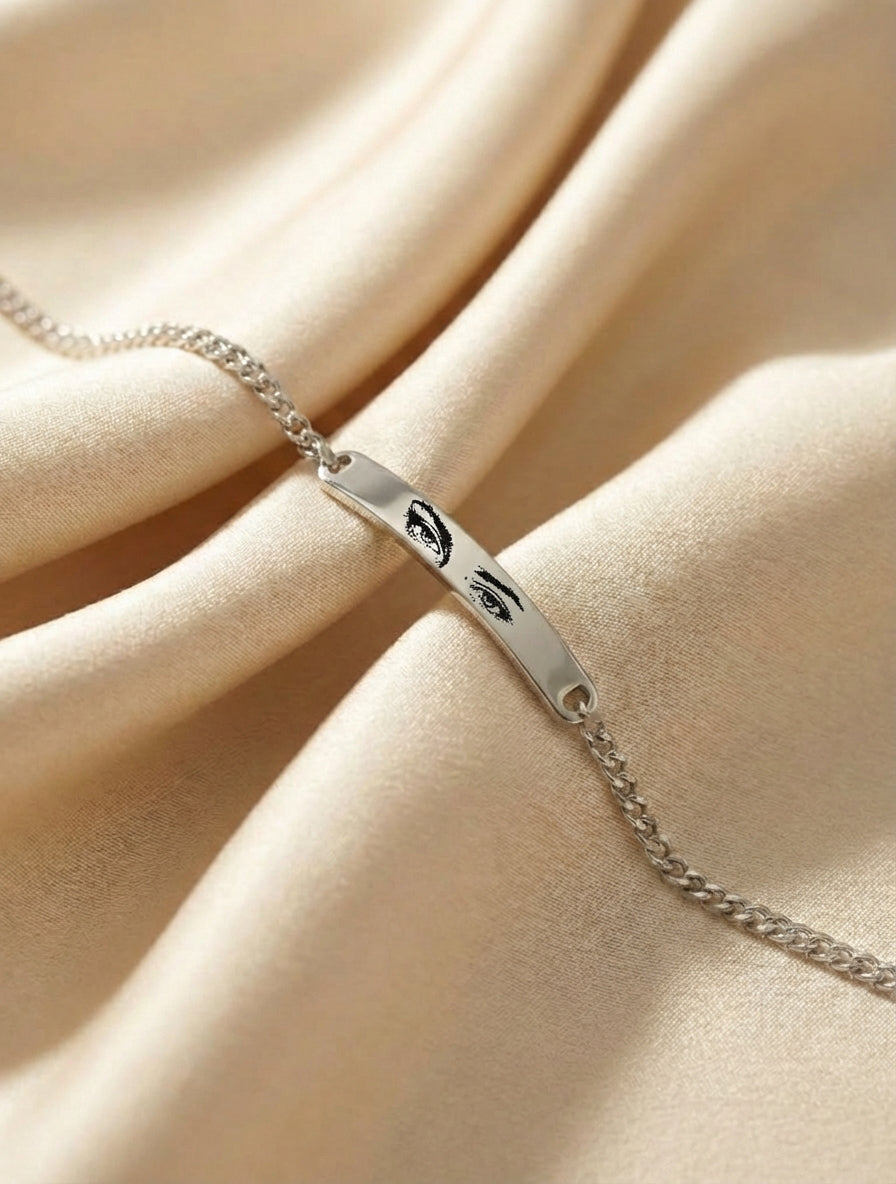 צמיד לנשים עם תמונה של העיניים שלך חרוטה