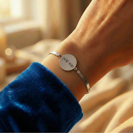 צמיד לאישה מלוטש אלגנטי עם תליון חריטה של תמונה ,משפט,אות,תאריך אישית - כסף