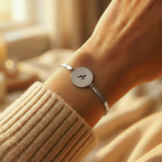 צמיד לאישה מלוטש אלגנטי עם תליון חריטה של תמונה ,משפט,אות אישית - כסף