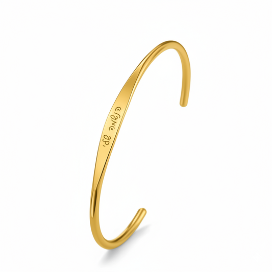 צמיד מתנה זהב יוקרתית עם חריטת משפט לאישה