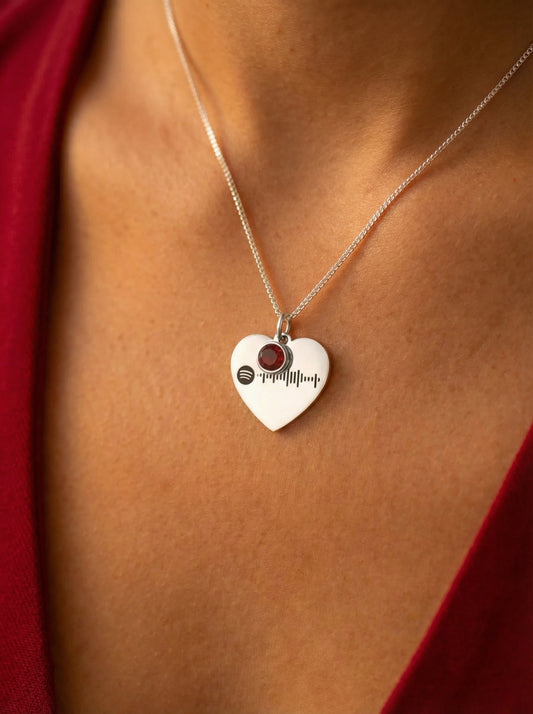 שרשרת לב כסף עם חריטת קוד ספוטיפיי