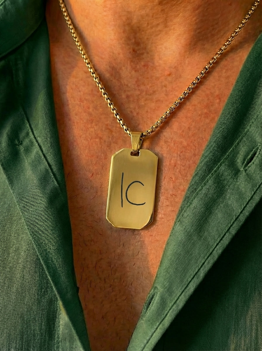 שרשרת לדבר מתומנת עם חריטה באותיות ראשונות של השם Dream Gifts