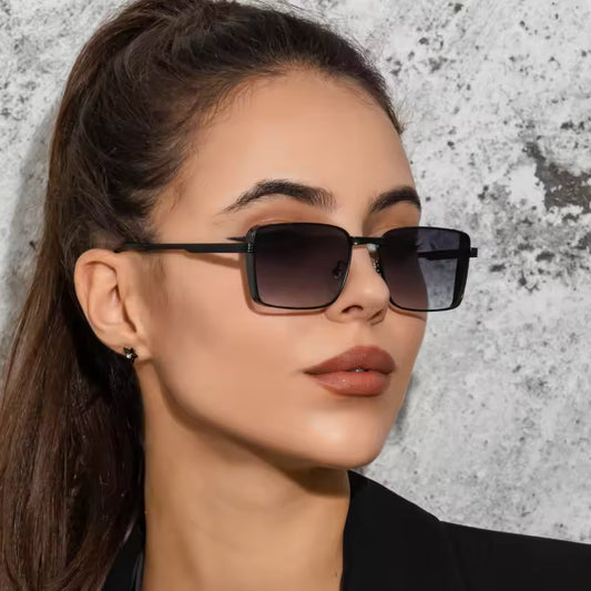 משקפי שמש עם חריטה אישית