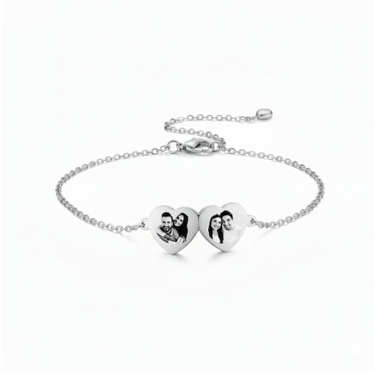 צמד לבבות מחוברים עם חריטה של 2 ,3 או 4 תמונות אישית – מתנה משפחתית מושלמת לאמא ,לאישה עם תמונה שלילדים