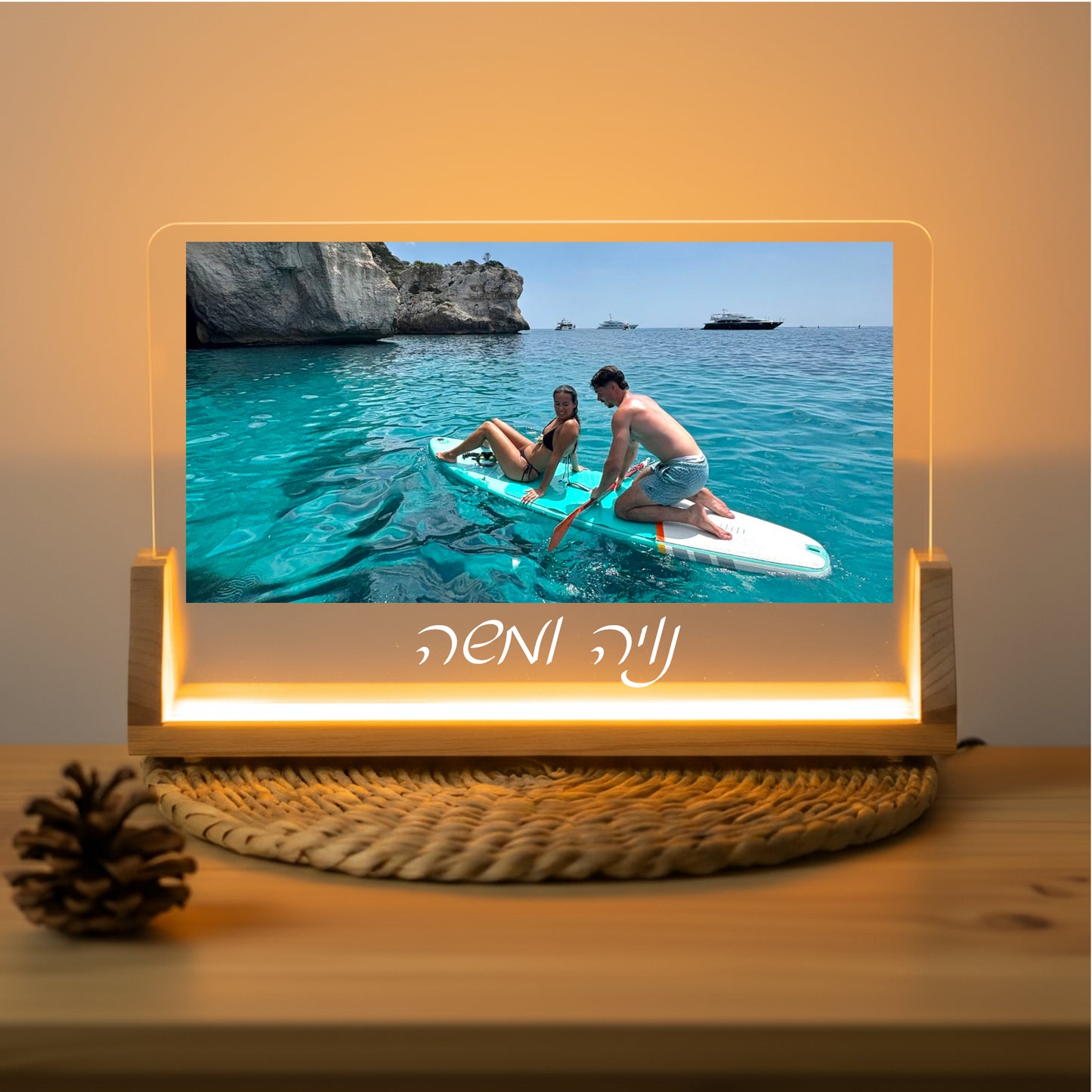 מנורת לילה אקרילית בהתאמה אישית - עיצוב עם התמונה והטקסט שלך