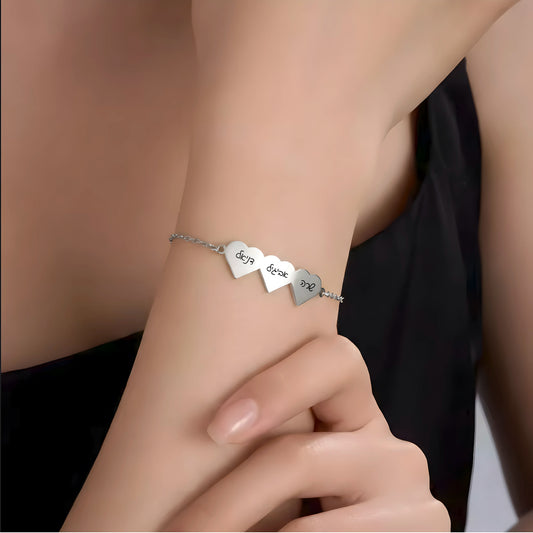 צמד לבבות מחוברים עם חריטה של 2 ,3 או 4 שם אישית – מתנה משפחתית מושלמת לאמא ,לאישה עם שם ילדים