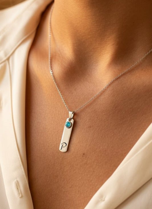 שרשרת תליון מלבנית עם חריטה אישית של אות השם - כסף