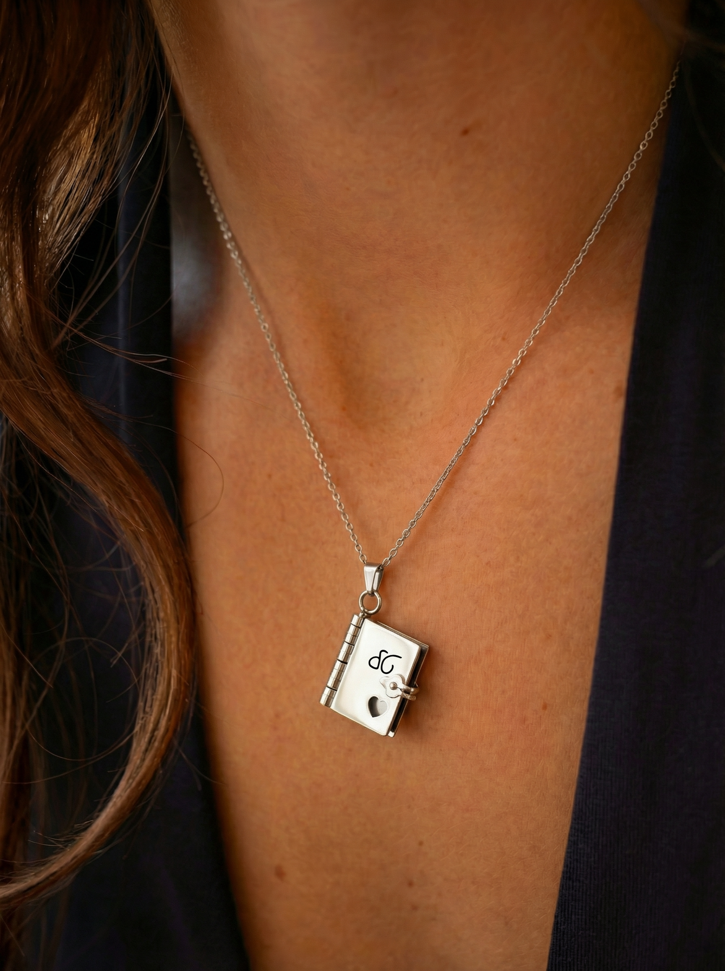 שרשרת תליון ספר חרוטה תכשיטי הודעה אישית