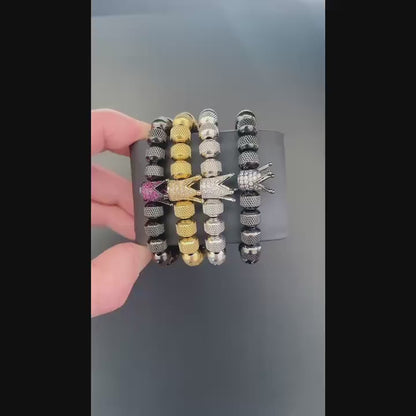 צמיד חרוזים לגבר עם תליון כתר ,מתנה לגבר