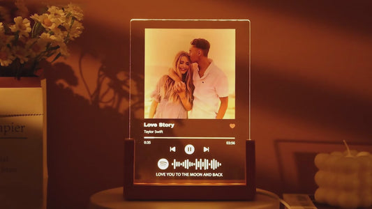 מנורת לילה אקריליק זכוכית  –ספוטיפיי  המתנה המרגשת שפותחת את השיר שלכם בסריקה